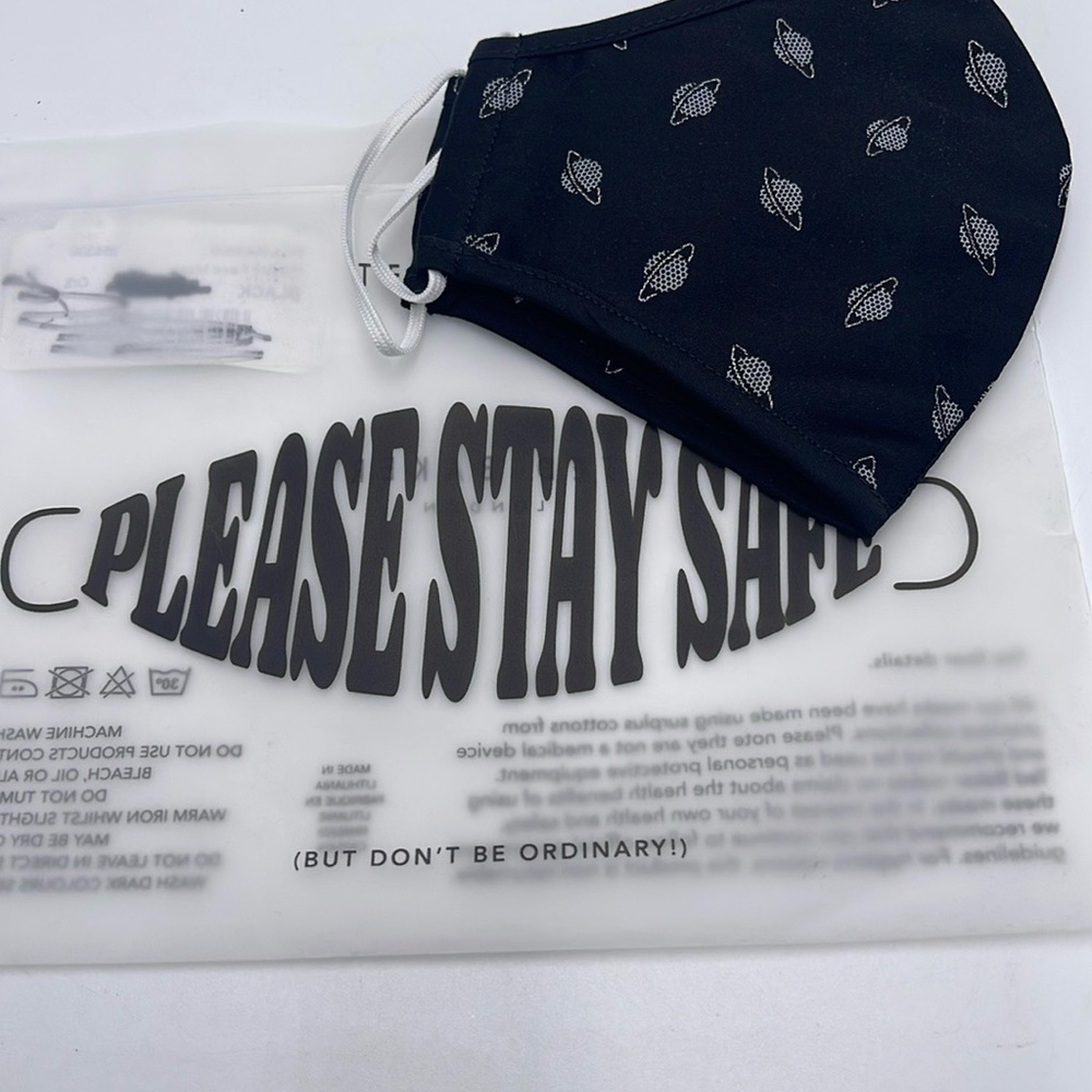 Black Patterned Face Mask TED BAKER LONDON Reversible Reusable FACE MASK NWT - Picture 9 of 10